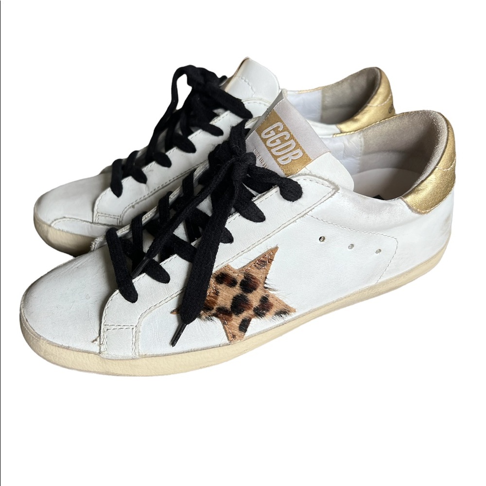 Size 7 barely worn Golden Goose sneakers! Comes with box and authentication tags